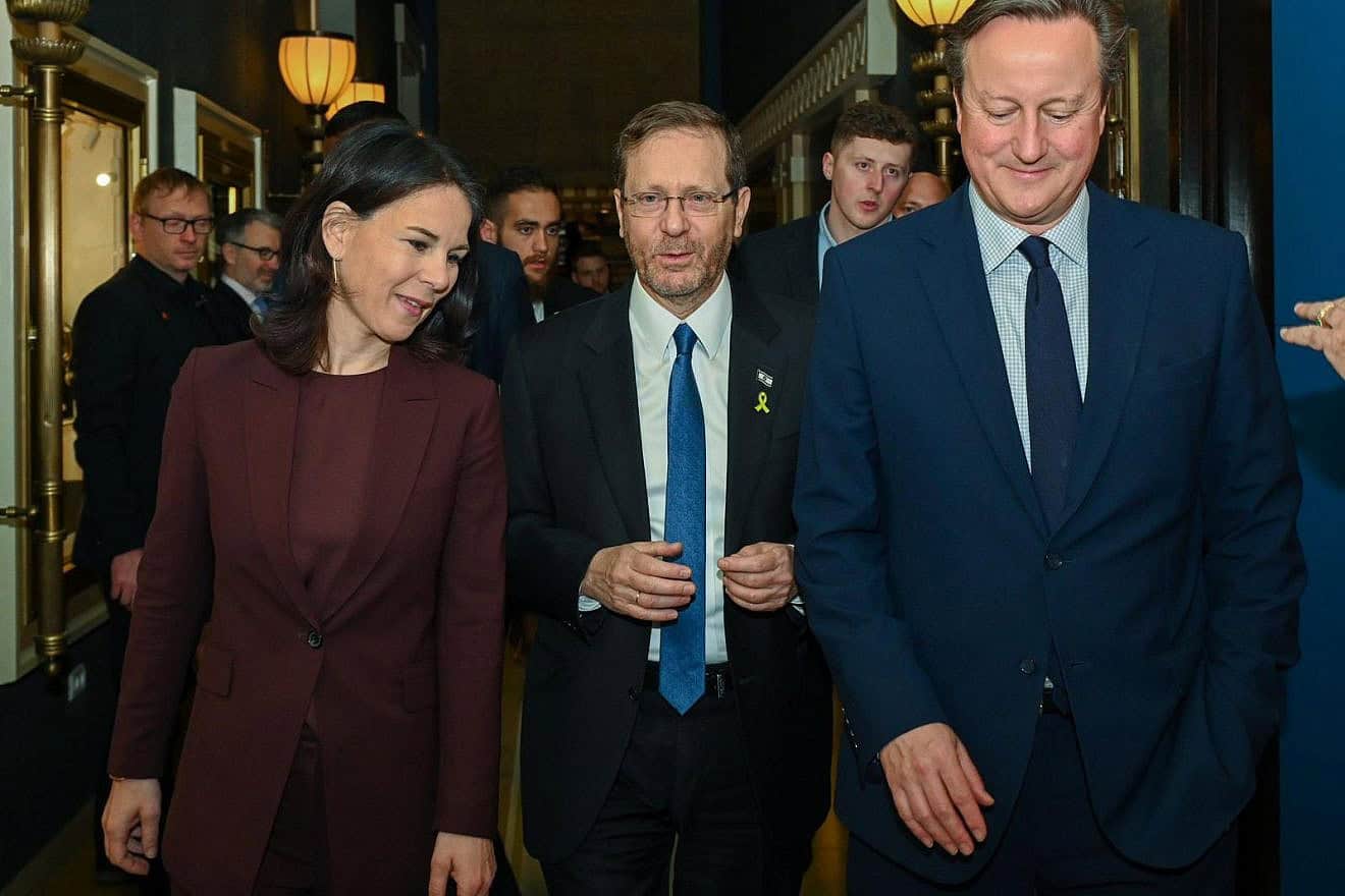 Israeli President Isaac Herzog (center) meets in Jerusalem with U.K. Foreign Secretary David Cameron and German Foreign Minister Annalena Baerbock, April 17, 2024. Photo by Maayan Toaf/GPO.