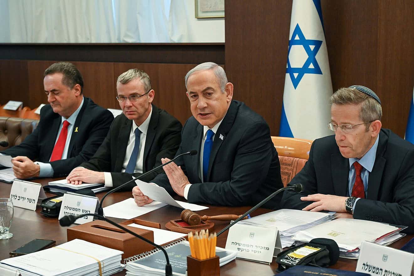 Israeli Prime Minister Benjamin Netanyahu leads a Cabinet meeting in Jerusalem, April 17, 2024. Photo by Maayan Toaf/GPO.