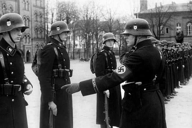 Leibstandarte SS troops wearing refurbished World War I Stahlhelme during a drill inspection in Berlin, Nov., 22 1938. Credit: German Federal Archives via Wikimedia Commons.