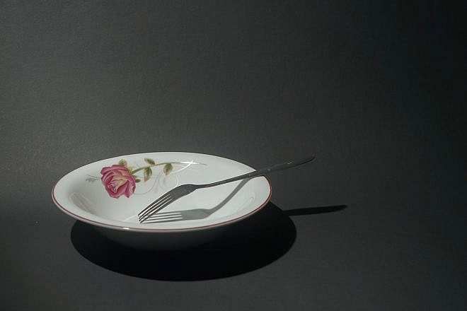 An empty bowl. Credit: Aris Subowo/Pixabay.