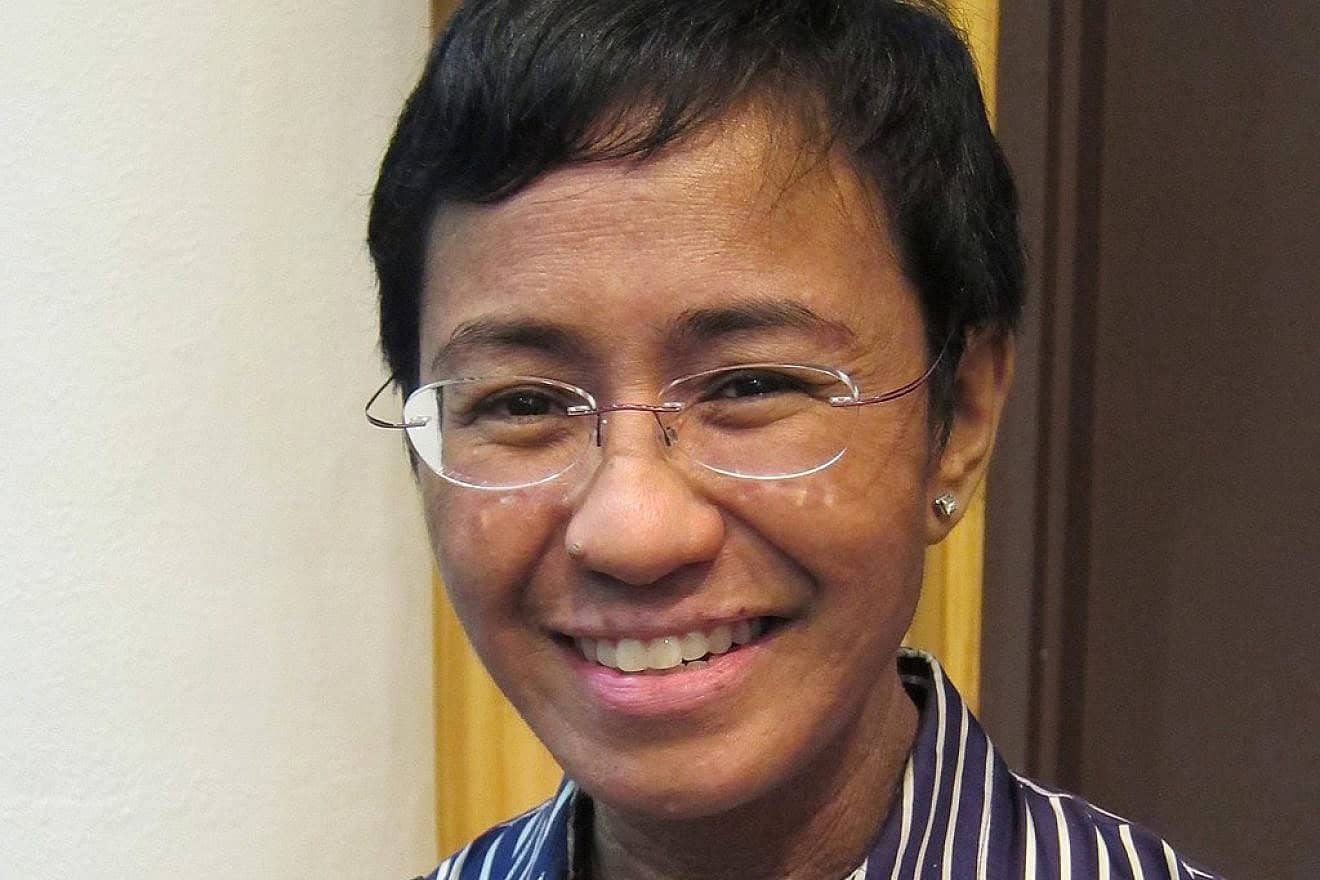 Maria Ressa at the launch of "Ambition, Destiny, Victory: Stories from a Presidential Election" at the Leong Hall Auditorium, Ateneo de Manila University, July 6, 2011. Credit: Joshua Lim (Sky Harbor) via Wikimedia Commons.