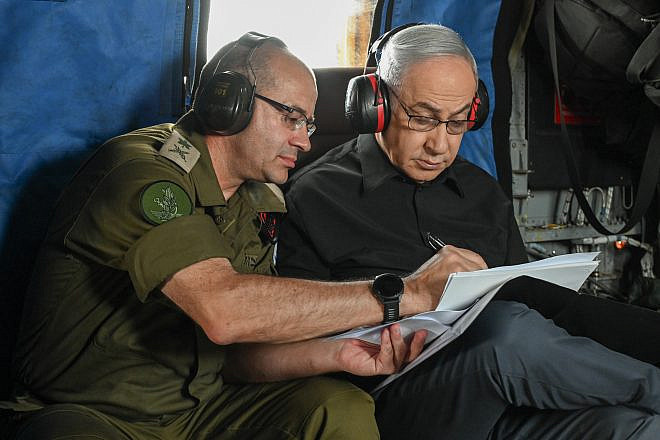 Israeli Prime Minister Benjamin Netanyahu receives a briefing at IDF Northern Command Headquarters, May 23, 2024. Photo by Ma'ayan Toaf/GPO.