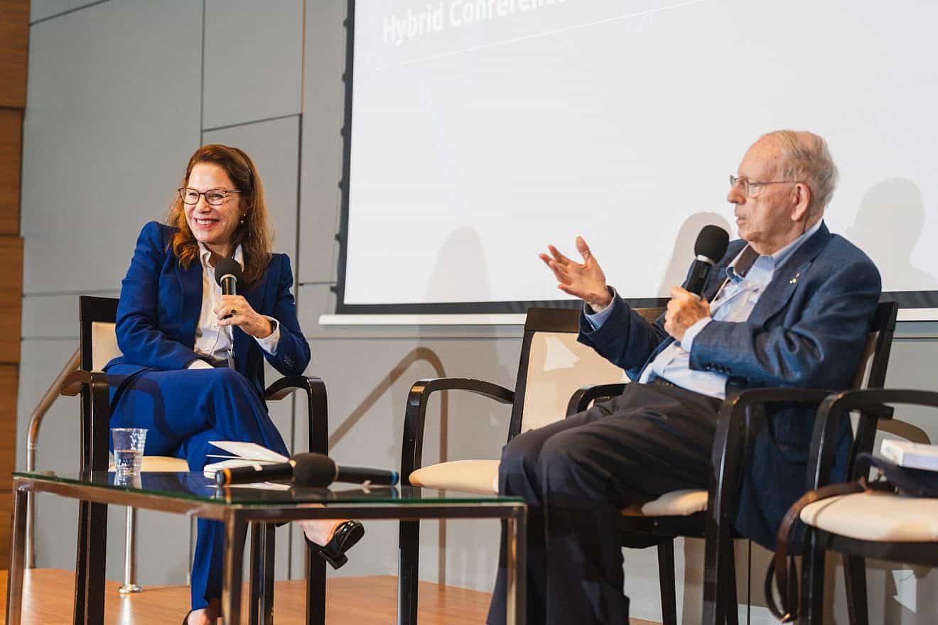 Carice Witte, SIGNAL's founder and Executive Director (left) speaks with former Mossad Director Ephraim Halevy, May 23, 2024. Photo by Raisa Verbitskaya/SIGNAL.