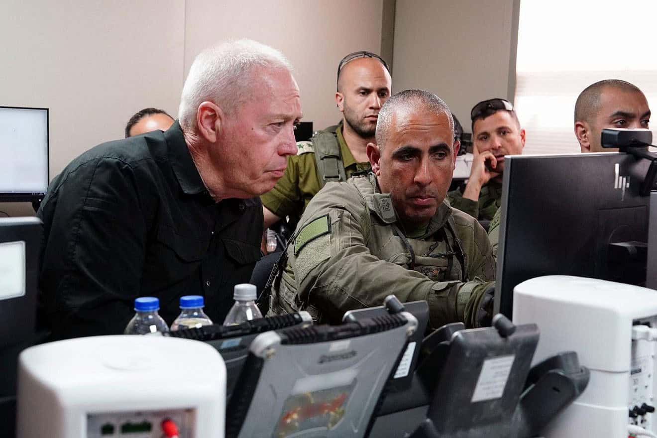 Israel's Defense Minister Yoav Gallant and 162nd Division commander Brig. Gen. Itzik Cohen during a situational assessment of the Rafah operation in Gaza, May 16, 2024. Photo by Ariel Hermoni/IMoD.