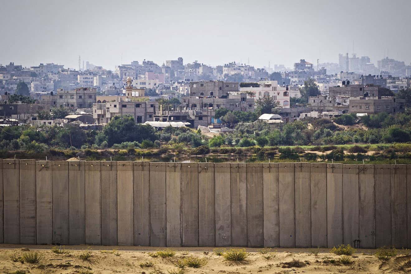 View of Beit Lahia in the northern Gaza Strip from the fence bordering the southern Israeli town of Netiv Ha'asara, Nov. 5, 2016. Photo by Doron Horowitz/Flash90.