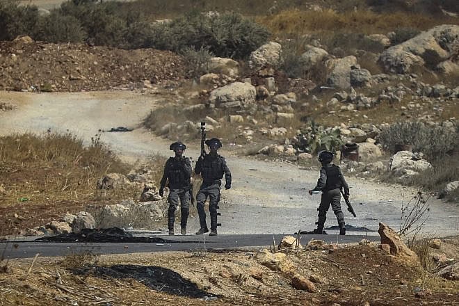 Israeli security personnel in al-Mughayyir, near Ramallah in the Binyamin region of Samaria, Sept. 17, 2020. Credit: Flash90.