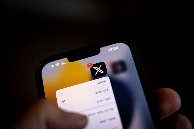 The X app displayed on Apple iOS. Photo by Chaim Goldberg/Flash90.