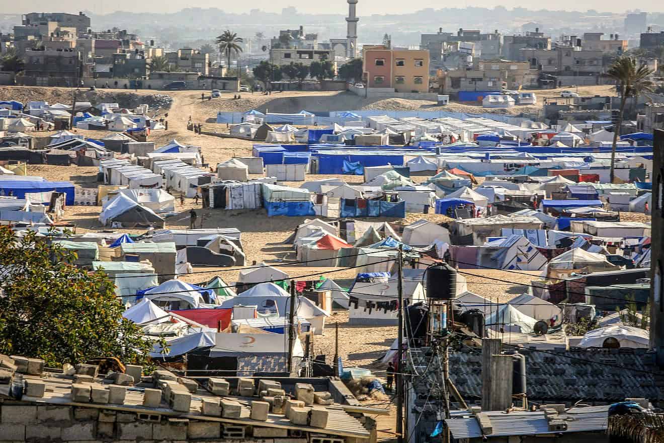 Displaced residents of Gaza pitch tents in Rafah, in the southern part of the Strip near the Sinai border, March 8, 2024. Photo by Abed Rahim Khatib/Flash90.