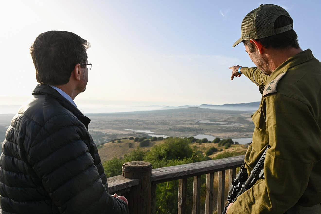Israeli President Isaac Herzog meets IDF officers in the evacuated town of Metula, near the Lebanon border, May 28, 2024. Photo by Maayan Toaf/GPO.