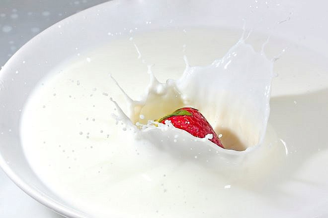 Milk and dairy. Credit: adonyig/Pixabay,
