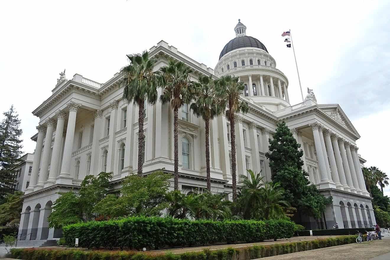 The State Capitol Building in Sacramento, Calif. Credit: sarangib/Pixabay.