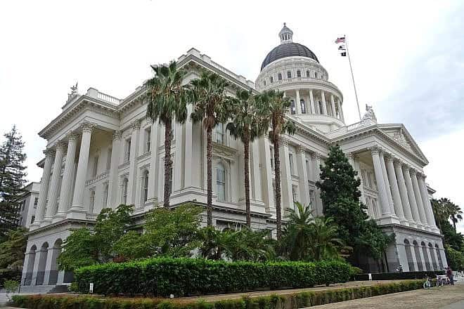 The State Capitol Building in Sacramento, Calif. Credit: sarangib/Pixabay.