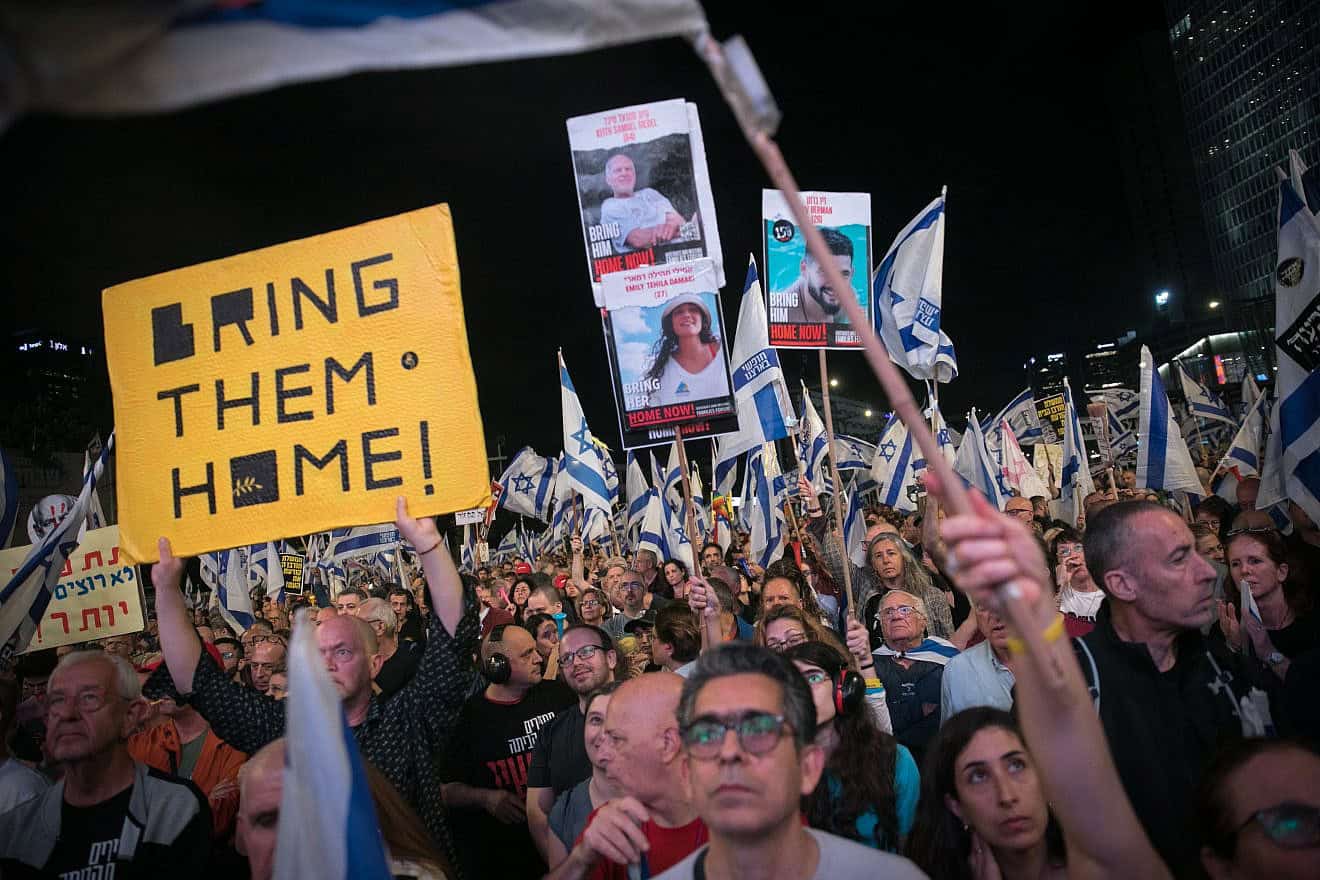 Israelis protest in Tel Aviv against Prime Minister Benjamin Netanyahu and the government, April 6, 2024. Photo by Miriam Alster/Flash90.