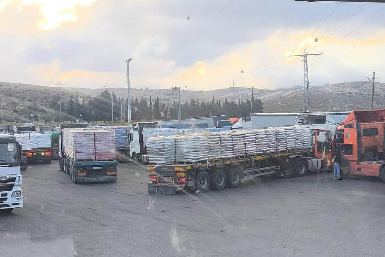 Aid trucks on the way to the Gaza Strip. Credit: Tzav 9.