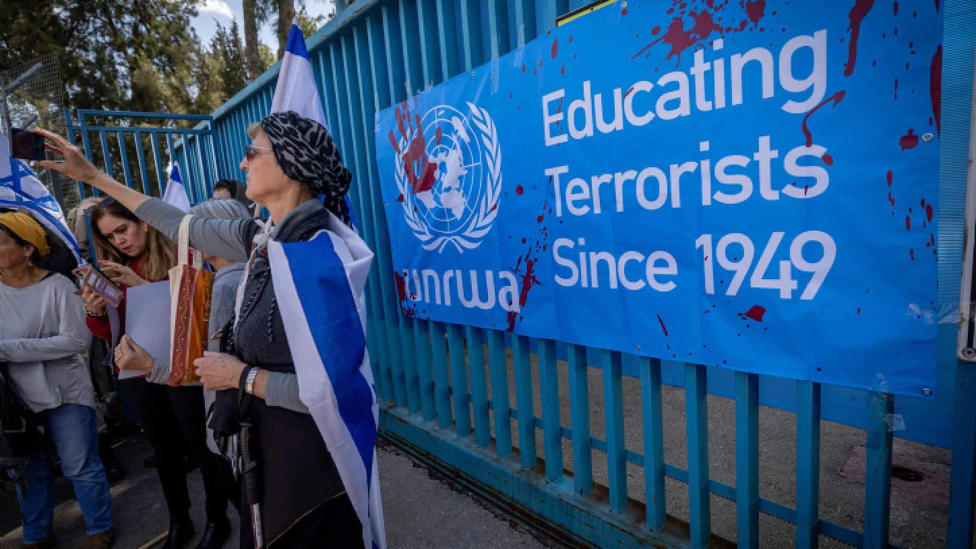 Israelis protest against the United Nations Relief and Works Agency (UNRWA) outside one of its offices in Jerusalem, March 20, 2024. Photo by Yonatan Sindel/Flash90.