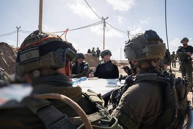 Israeli Defense Minister Yoav Gallant meets with IDF troops in the central Gaza Strip, May 5, 2024. Photo by Shachar Yurman/Defense Ministry.