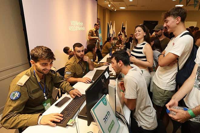 Young Olim meeting with Meitav, the IDF unit responsible for supervising new soldiers. Photo by Yonit Schiller.