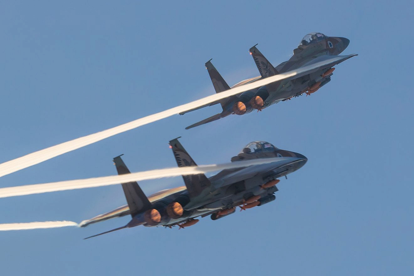 Israeli Air Force F-35 Stealth Fighter jet flying during an airshow at Hatzerim on June 28, 2018. Credit: Andreas Zeitler/Shutterstock.