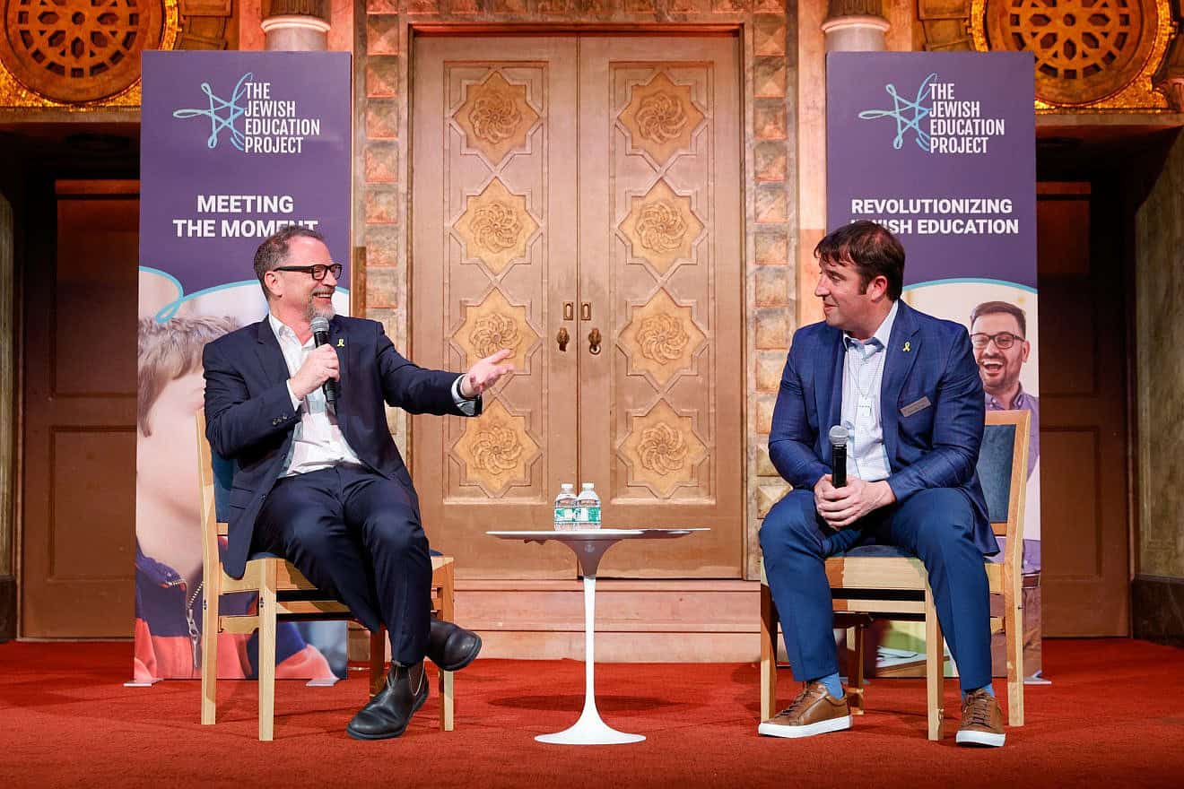 Actor/podcaster Joshua Malina (left) speaks with David Bryfman at The Jewish Education Project's spring event. Credit: Courtesy.