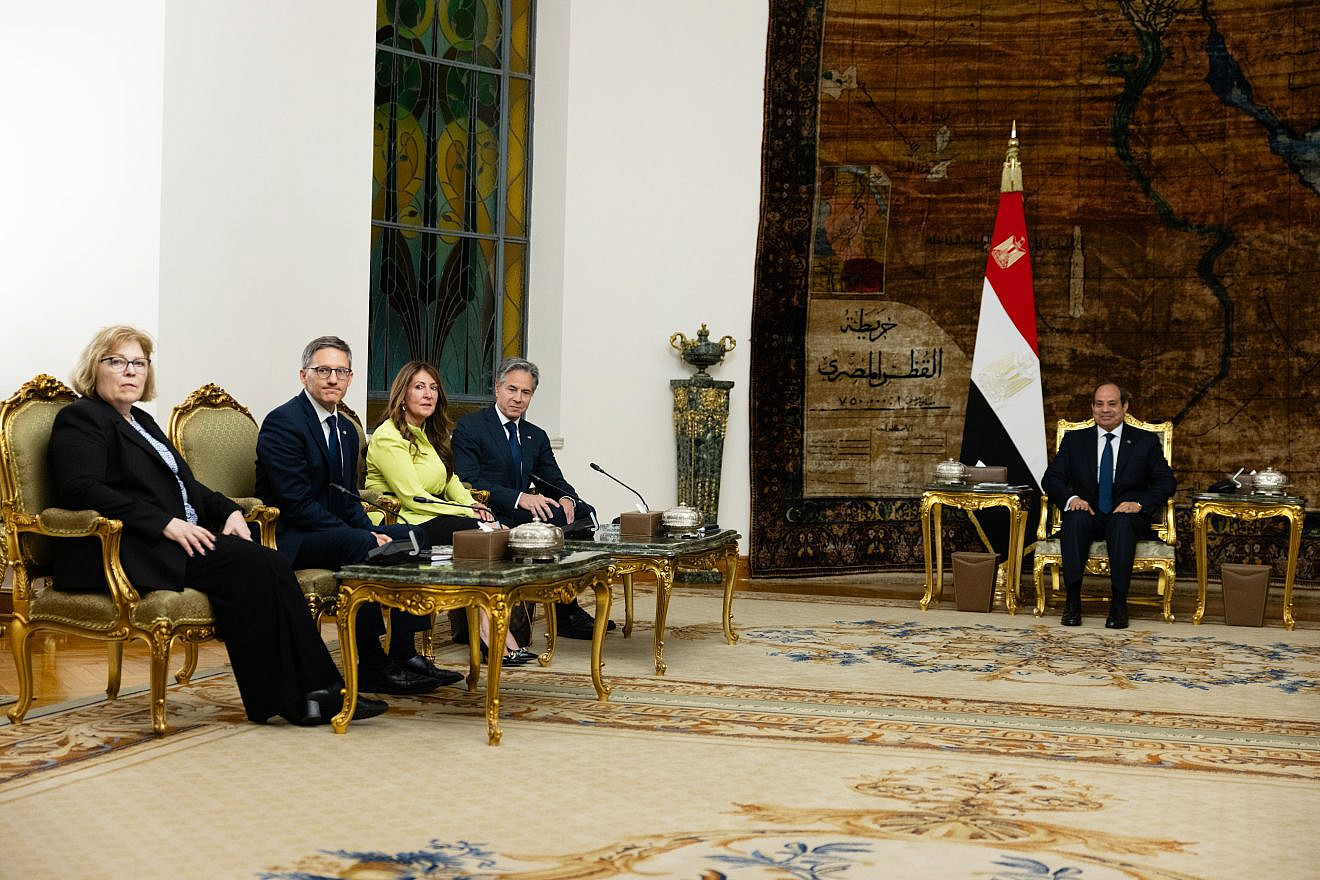 U.S. Secretary of State Antony Blinken meets with Egyptian President Abdel Fattah el-Sisi in Cairo on June 10, 2024. With Blinken (from the left) are U.S. Assistant Secretary Barbara Leaf, Counselor Derek Chollet and U.S. Ambassador to Egypt Herro Mustafa Garg. Credit: Chuck Kennedy/U.S. State Department.
