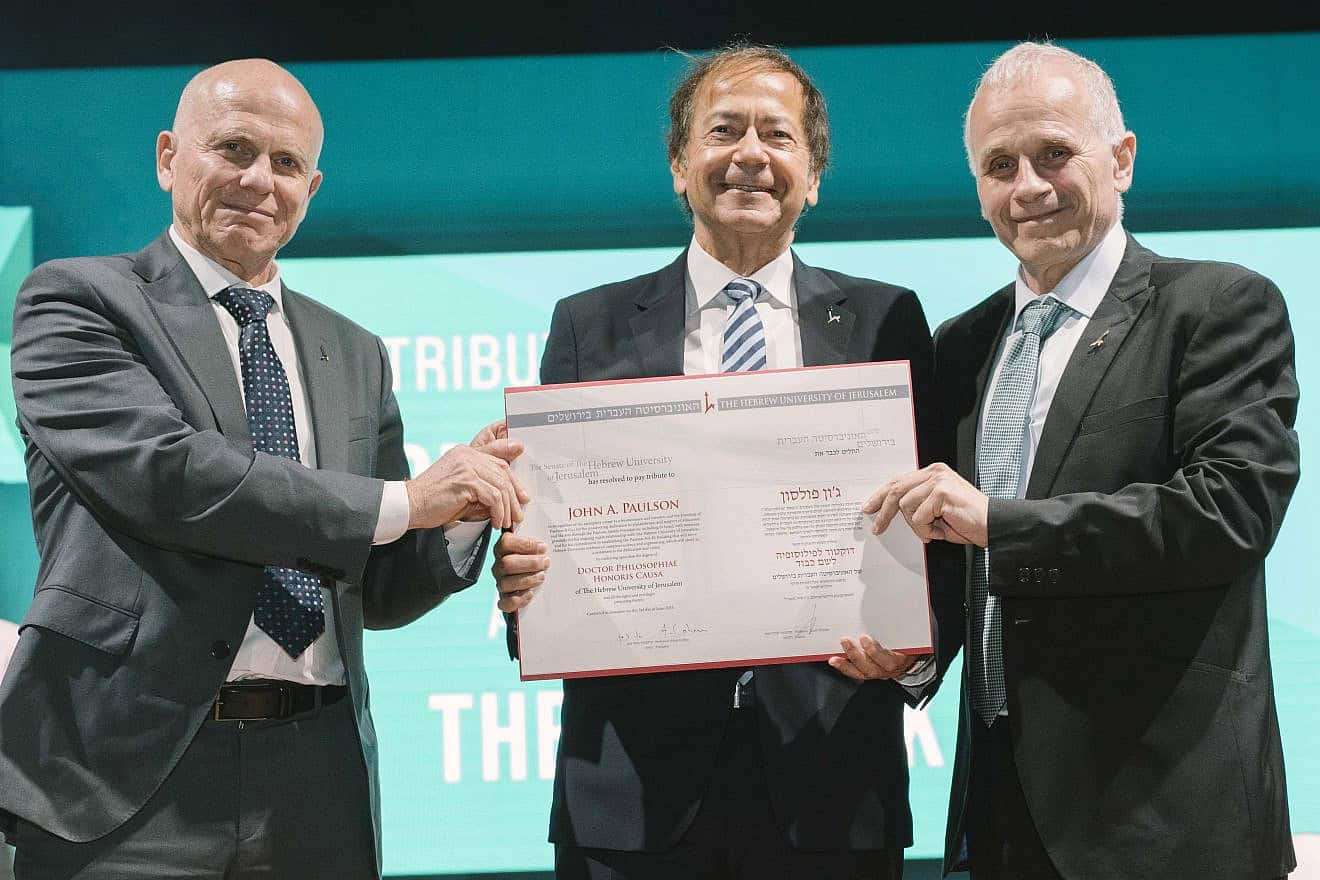 Hebrew University Rector Tamir Sheafer (left) presents an honorary doctoral degree to philanthropist and investor John Paulson (center) with president, professor Asher Cohen at the 87th Board of Governors Meeting in Jerusalem.
