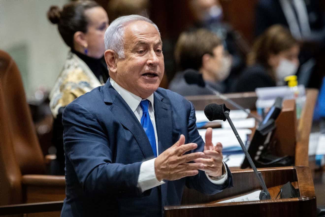 Then-opposition leader Benjamin Netanyahu addresses the Knesset, Feb. 28, 2022. Photo by Yonatan Sindel/Flash90.
