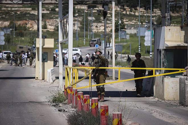 Israeli soldiers at a checkpoint near the Jewish community of Beit El in Samaria, April 25, 2023. Photo by Flash90.
