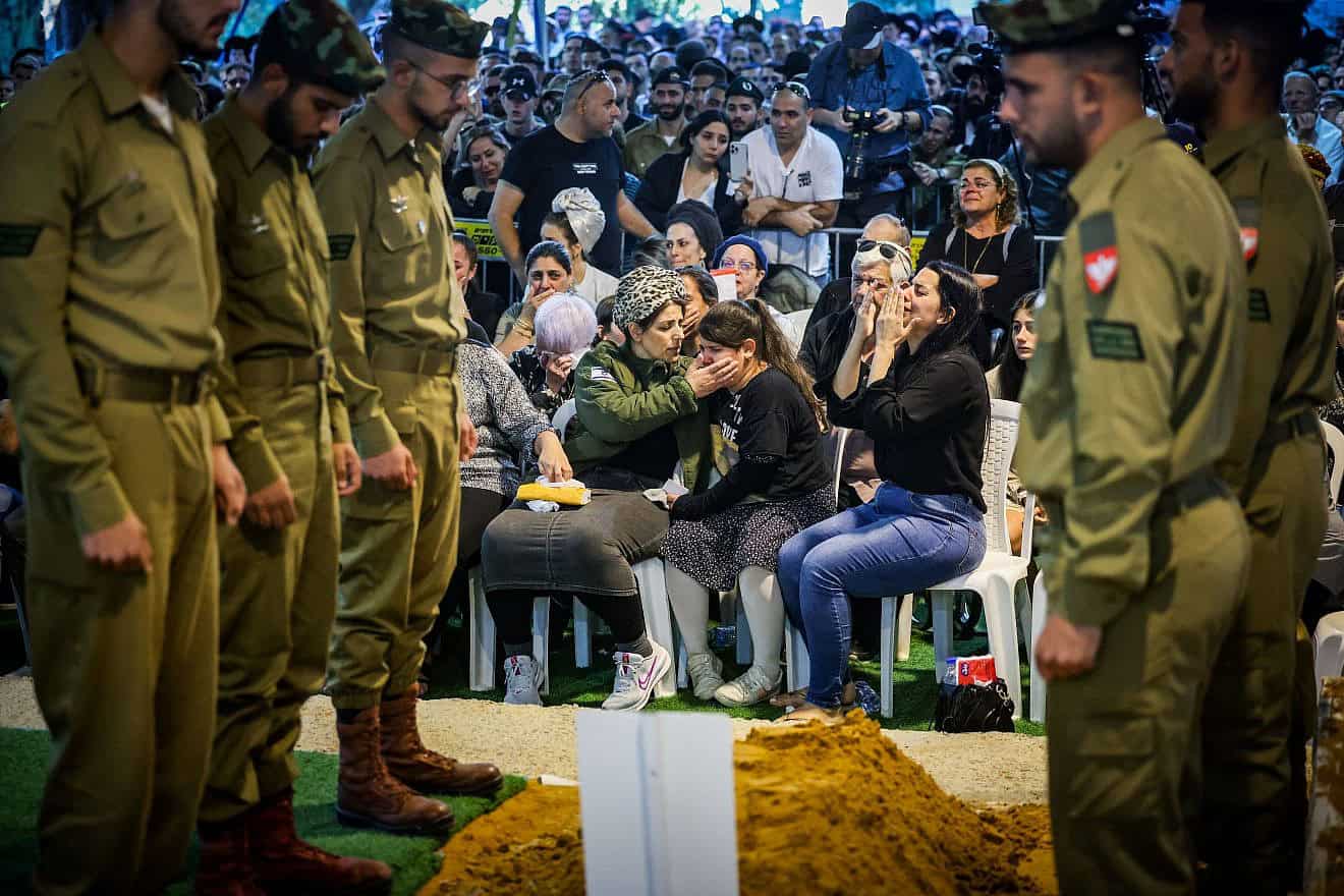 Family and friends of Israel Defense Forces Staff Sgt. Eliya Hilel attend his funeral at the Mount Herzl Military Cemetery in Jerusalem, May 30, 2024. Photo by Chaim Goldberg/Flash90.