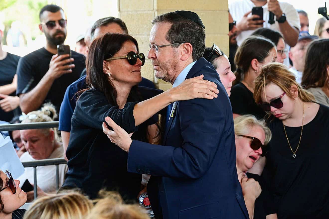 Israeli President Isaac Herzog attends the funeral of former Israeli foreign minister David Levy in the northern city of Beit She'an, June 3, 2024. Photo by Michael Giladi/Flash90.