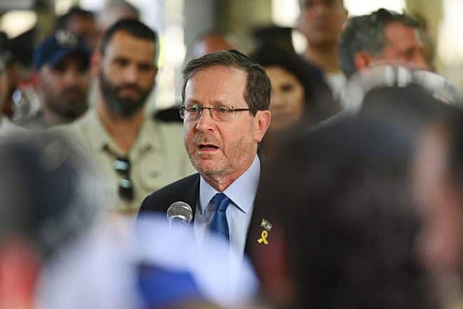 President Isaac Herzog attends the funeral of former Foreign Minister David Levy in Beit She'an, June 3, 2024. Photo by Michael Giladi/Flash90.