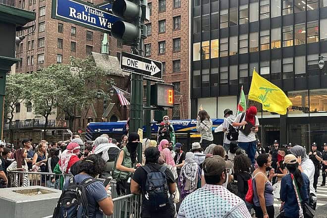 A Hezbollah flag outside the Israeli consulate on the corner of Second Avenue and 42nd Street in Manhattan. Credit: Ofir Akunis/X.