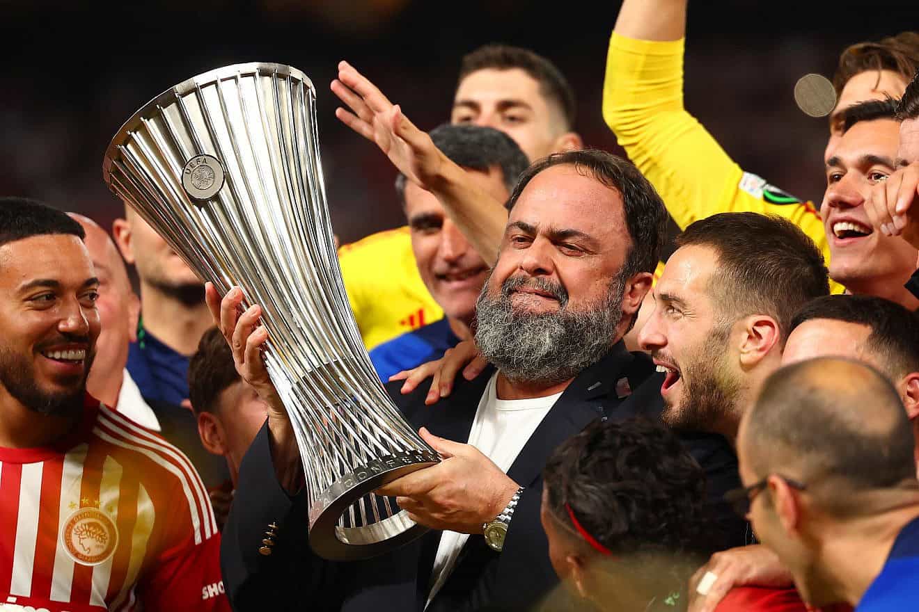Olympiacos President Evangelos Marinakis celebrates with the trophy following his side's victory in extra-time during the UEFA Europa Conference League 2023/24 final match between Olympiacos FC and ACF Fiorentina at AEK Arena on May 29, 2024 in Athens, Greece. Photo by Chris Brunskill/Fantasista/Getty Images.