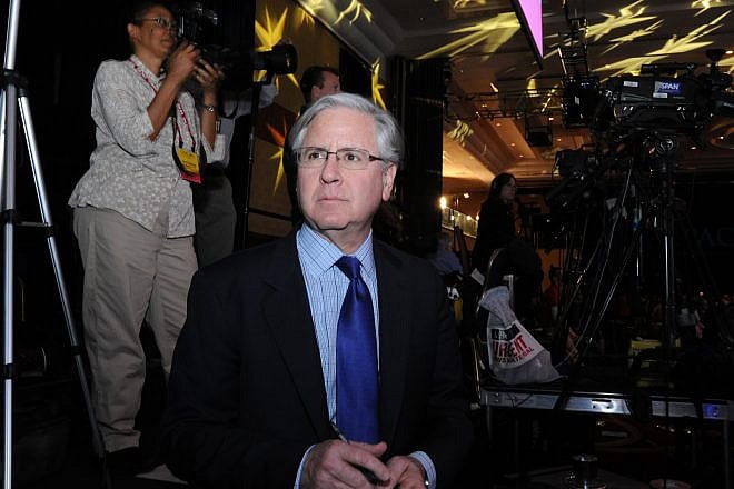 American journalist and television commentator Howard Fineman on the campaign trail in 2012 at the CPAC convention, Feb. 9, 2012. Credit: Jeff Bedford/Flickr via Wikimedia Commons.