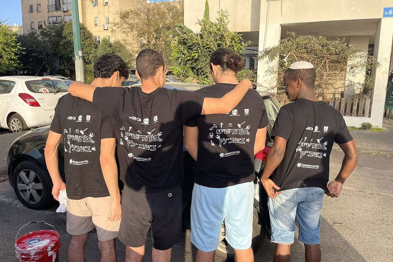 Israel teens participate in Magshimim philanthropy program. Credit: Courtesy of Honeycomb.
