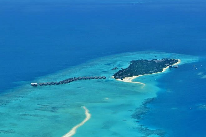 The resort island of Landaa Giraavaru in the Maldives. Photo by Frédéric Ducarme/Wikimedia CC BY-SA 4.0.