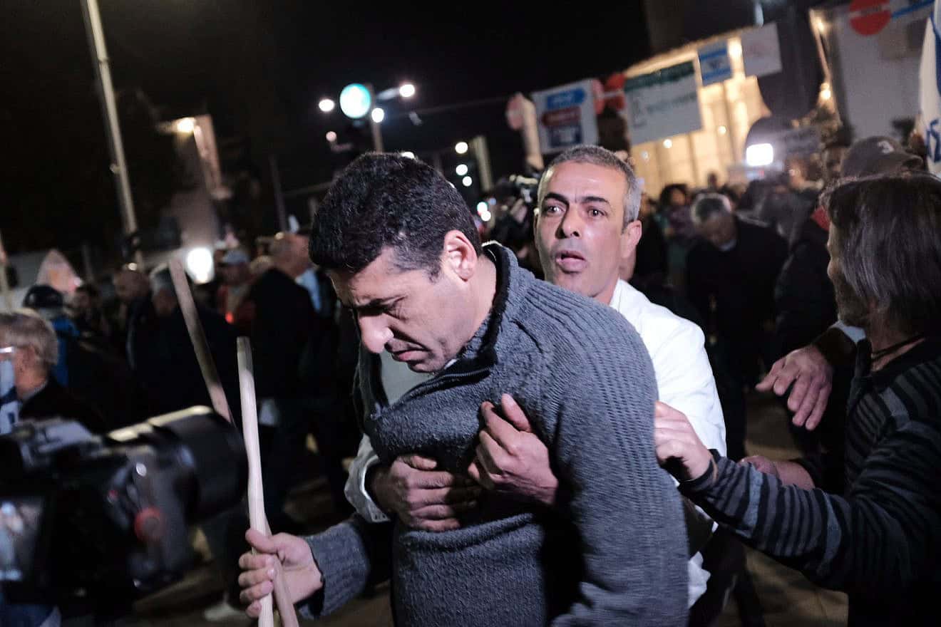 Left-wing demonstrators clash with right-wing counter-protesters in Tel Aviv, Jan. 13, 2018. Photo by Tomer Neuberg/Flash90.