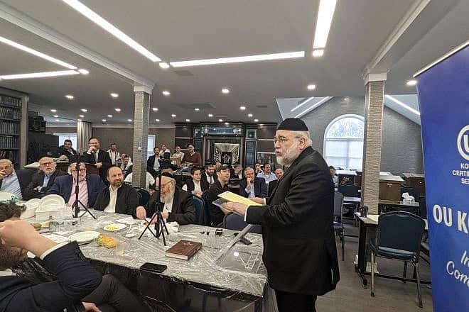OU Kosher COO Rabbi Moshe Elefant discusses the intricacies of kashrut supervision at Bais Medrash Zichron Yechezkel, in Toms River, N.J. Credit: Courtesy.