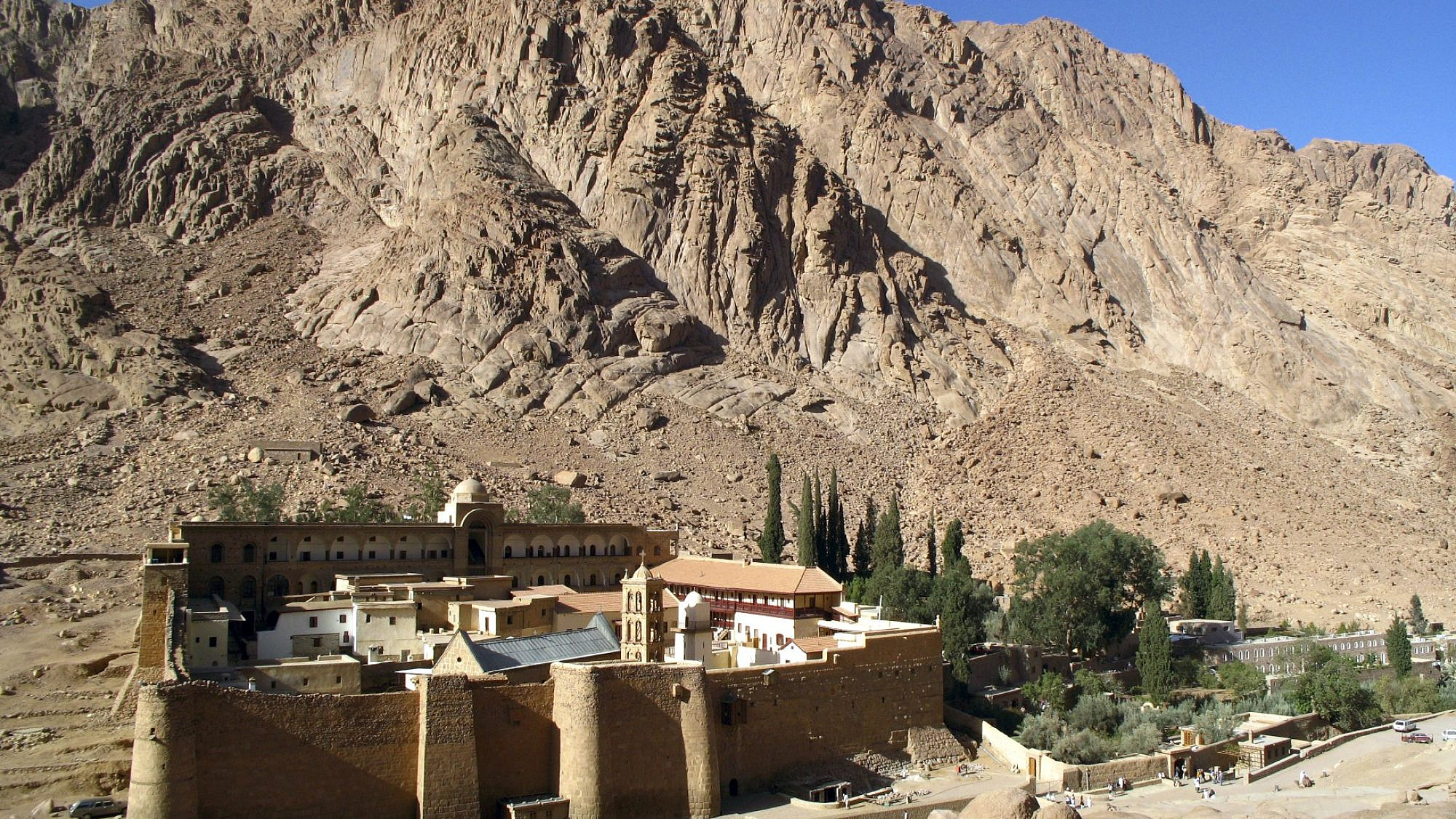 Saint Catherine's Monastery with Willow Peak, traditionally considered Mount Horeb, or Mount Sinai, in the background. Credit: Joonas Plaan/Wikipedia.