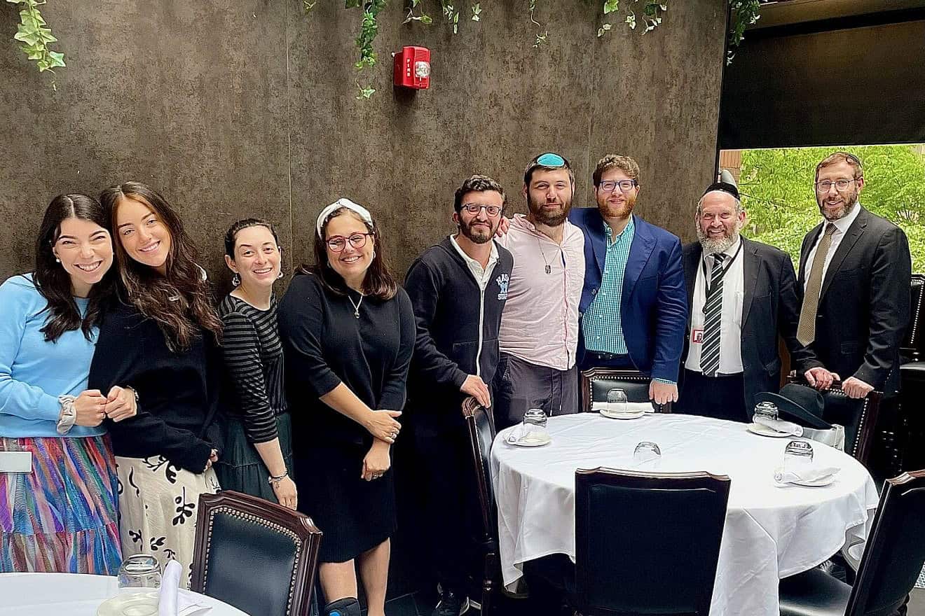 Orthodox Union executive fellows at Wall Street Grill with members of OU Kosher’s kashrut-education team. Credit: Courtesy.