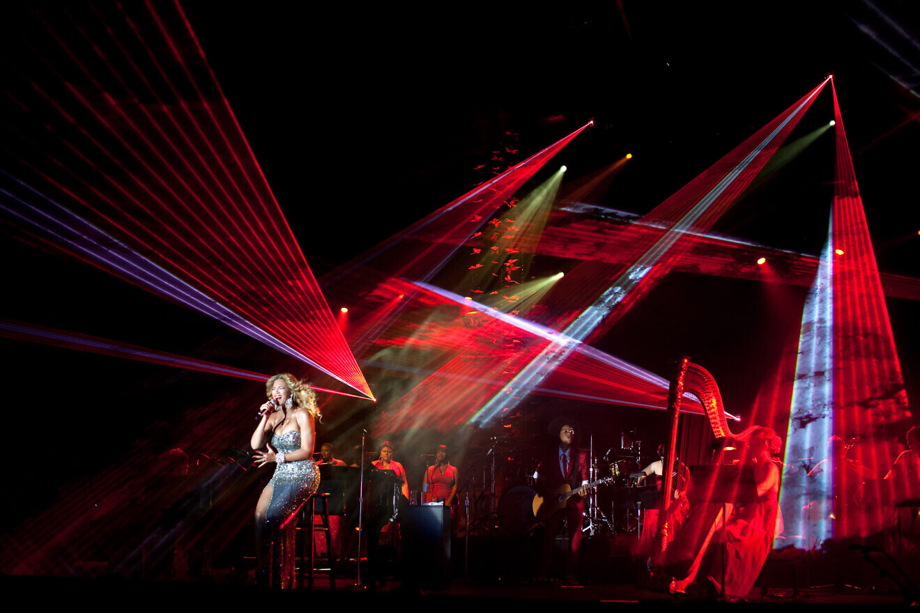 Beyoncé performs during the state dinner reception for President Felipe Calderon of Mexico and his wife Mrs. Margarita Zavala in a tent on the South Lawn of the White House, May 19, 2010. Credit: Pete Souza/White House.