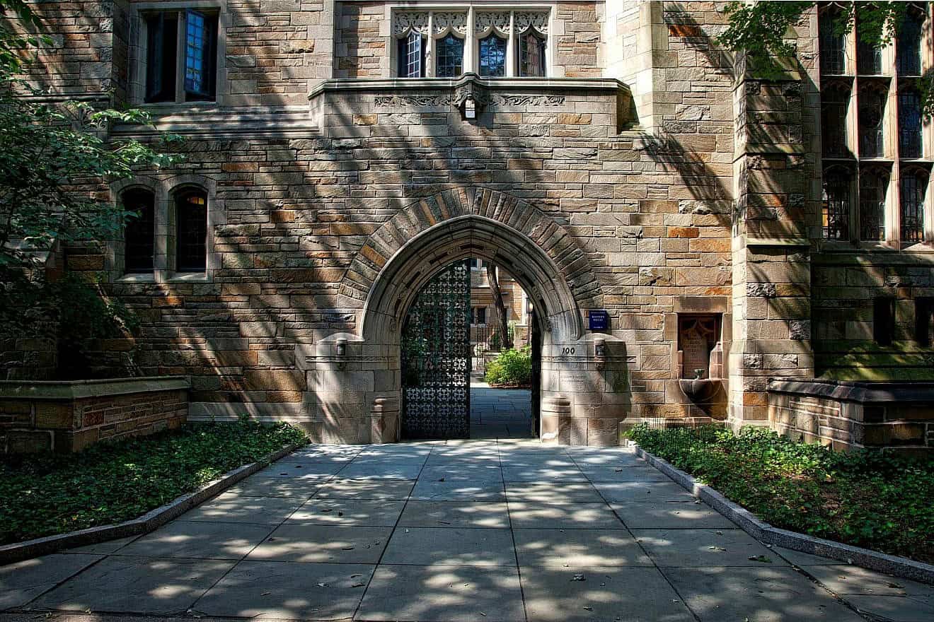 College campus. Credit: Pixabay.