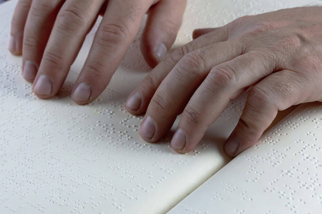 Reading braille. Credit: Myriams-Fotos/Pixabay.