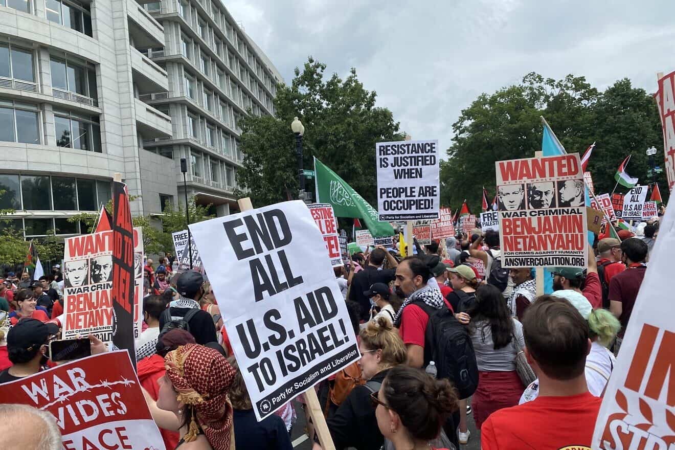 Anti-Israel protesters near the U.S. Capitol while Israeli Prime Minister Benjamin Netanyahu addressed a joint session of Congress on July 24, 2024. Photo by Andrew Bernard.