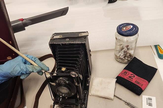 Partisan Edmund "Mundik" Łukawiecki's camera case, June 26, 2024. Credit: Courtesy of Yad Vashem.