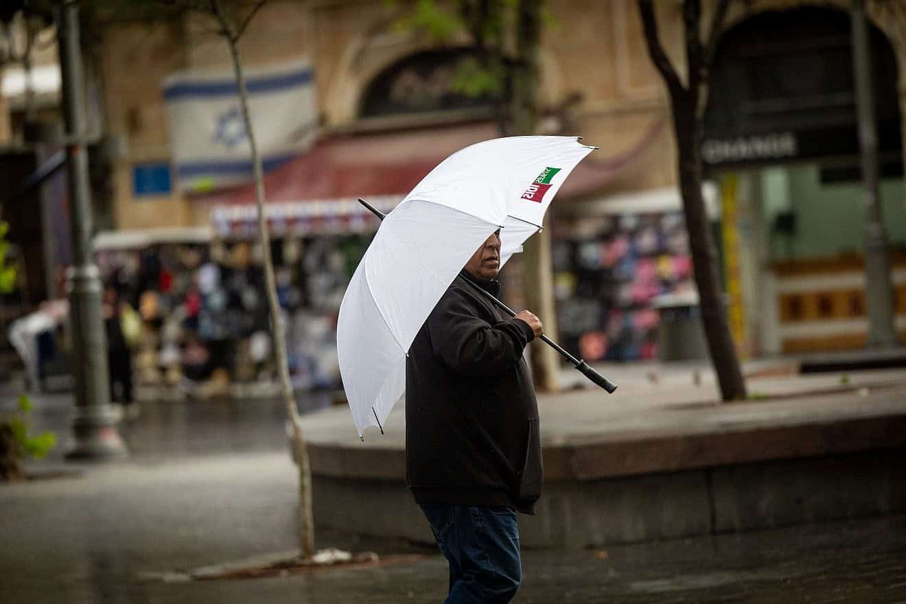A rainy day in Jerusalem, May 6, 2024. Photo by Yonatan Sindel/Flash90.