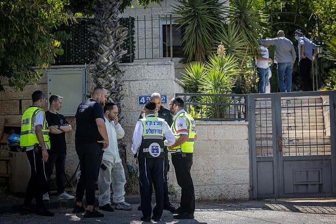 Security personnel at the scene where an Israel Prison Service officer was found murdered, in Givon Hahadasha, Samaria, July 8, 2024. Photo by Chaim Goldberg/Flash90.