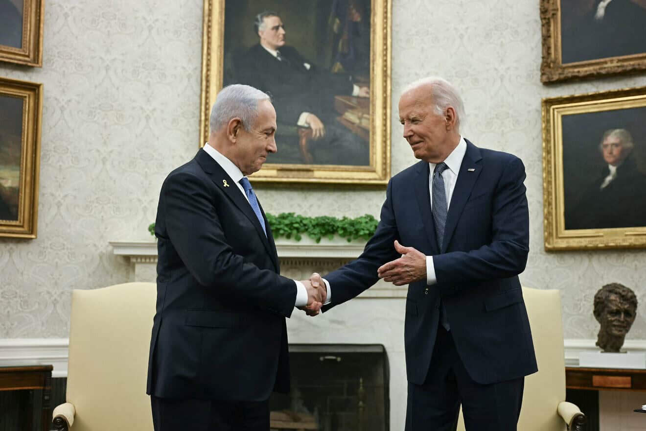 U.S. President Joe Biden shakes hands with Israeli Prime Minister Benjamin Netanyahu during a meeting at the Oval Office of the White House, July 25, 2024. Photo by Jim Watson/AFP via Getty Images.