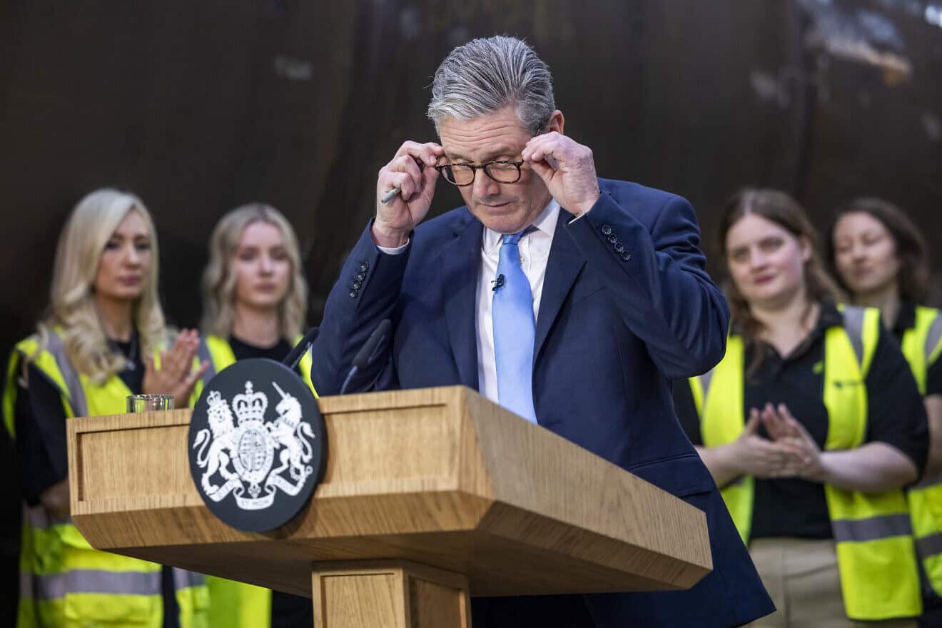 British Prime Minister Keir Starmer visits Hutchinson Engineering, which makes parts for wind turbines, in the industrial town of Widnes in the United Kingdom, where he gave a speech, met workers and had a tour of the facility, July 25, 2024. Photo by James Glossop, WPA POOL/Getty Images.
