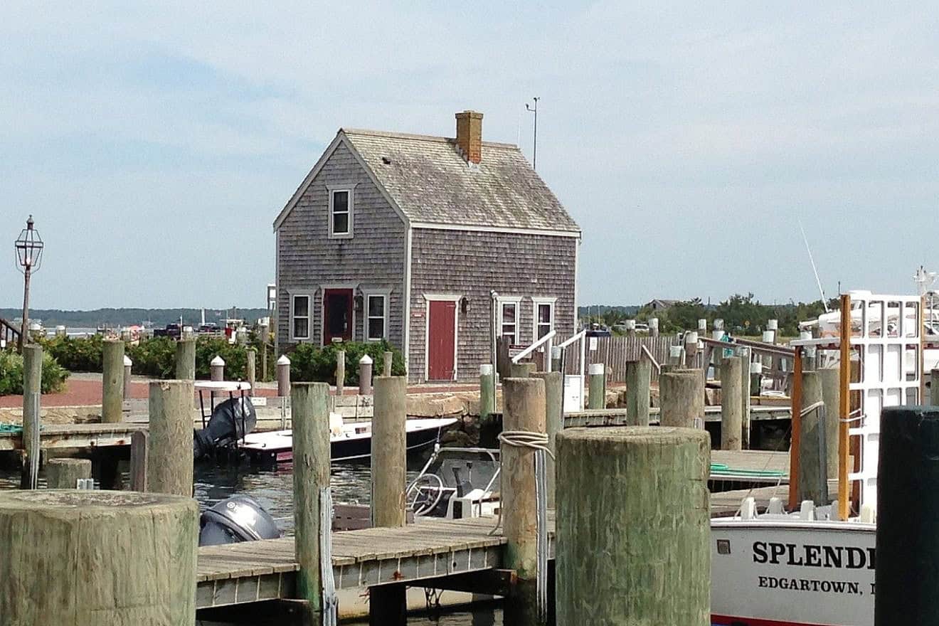 A dock on Martha's Vineyard. Photo by Kate Honish via Pixabay.