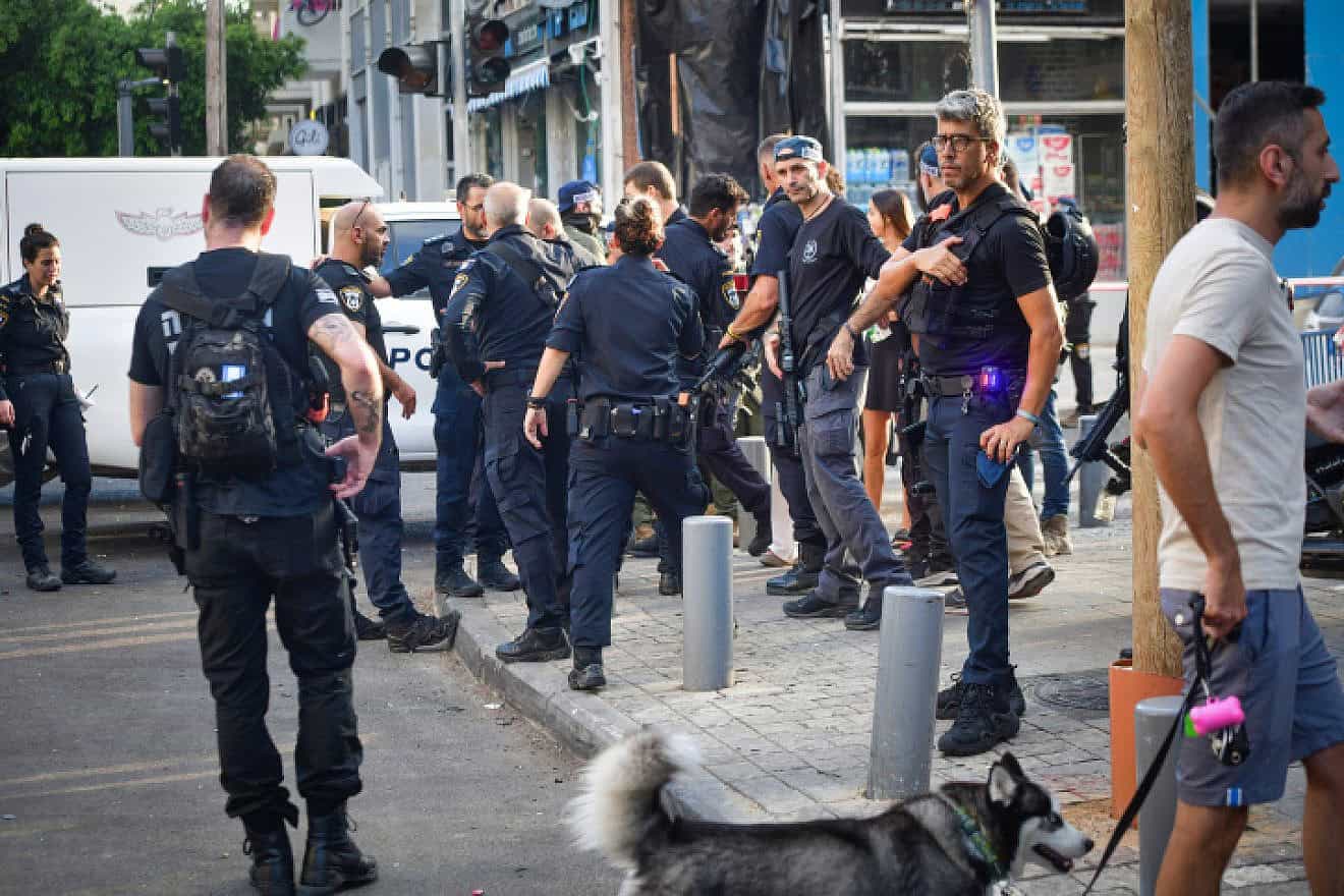 Security personnel at the scene of a drone explosion in Tel Aviv on July 19, 2024. Photo by Avshalom Sassoni/Flash90.
